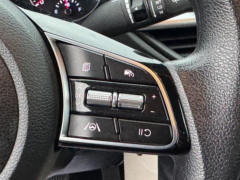 Kia Forte Vehicle Full-screen Gallery Image 17