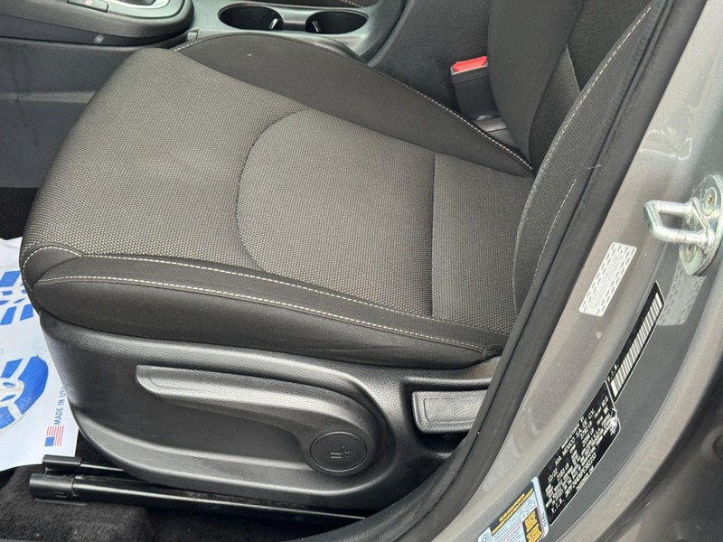 Kia Forte Vehicle Full-screen Gallery Image 22