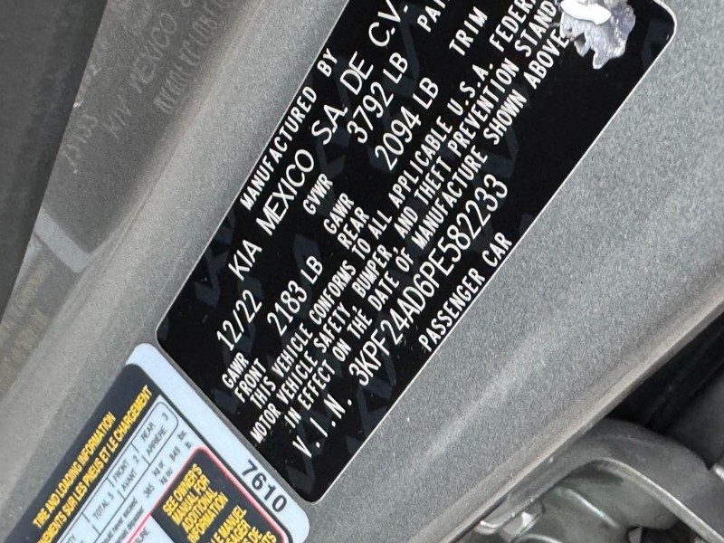 Kia Forte Vehicle Full-screen Gallery Image 23