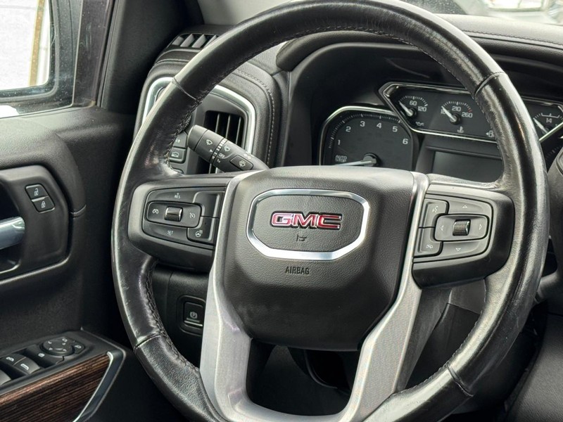 GMC Sierra 1500 Vehicle Full-screen Gallery Image 12