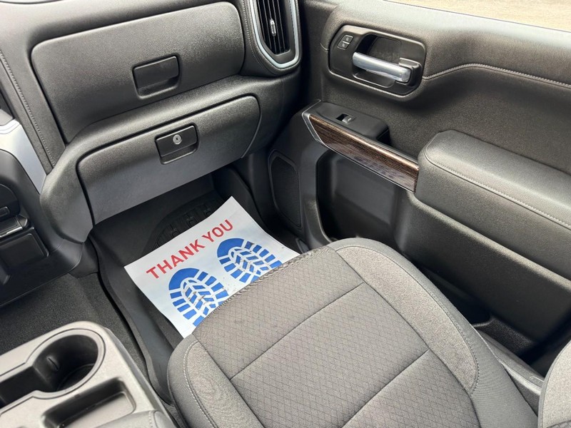 GMC Sierra 1500 Vehicle Full-screen Gallery Image 15