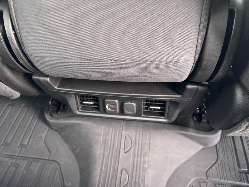 GMC Sierra 1500 Vehicle Full-screen Gallery Image 16