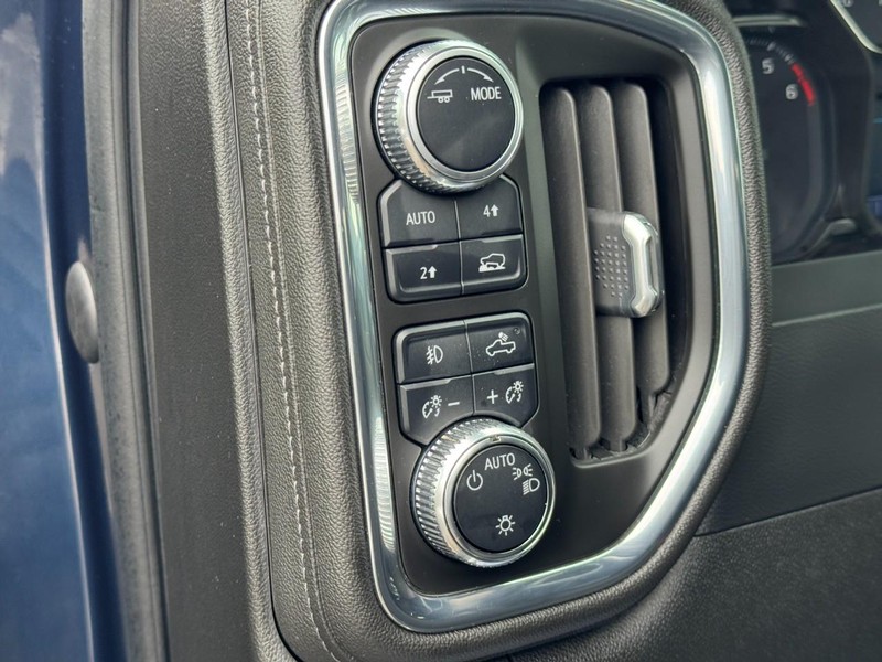 GMC Sierra 1500 Vehicle Full-screen Gallery Image 17