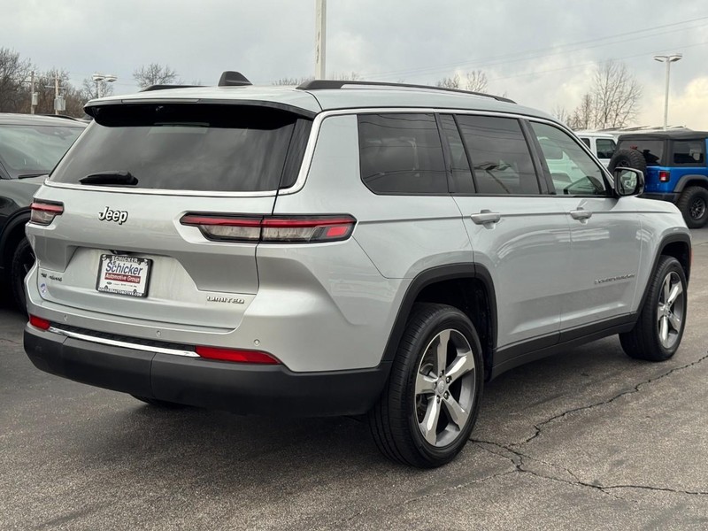 Jeep Grand Cherokee L Vehicle Full-screen Gallery Image 03