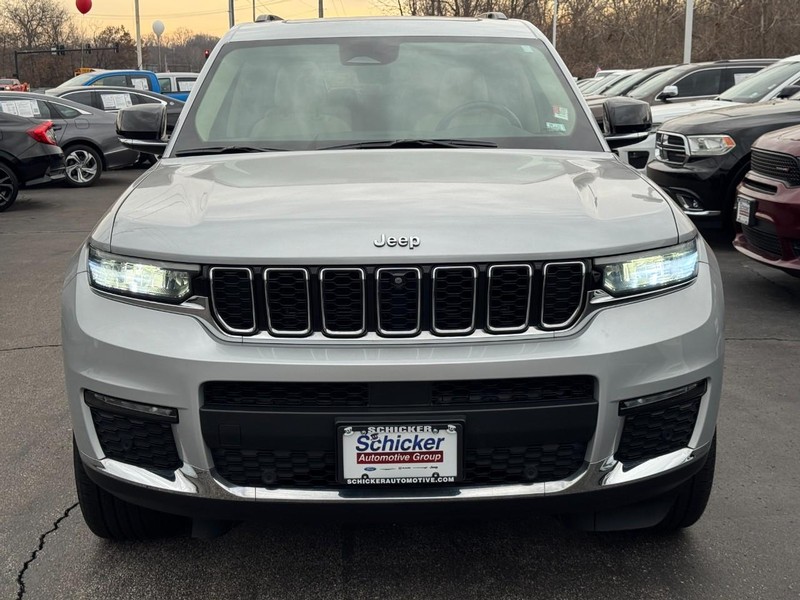 Jeep Grand Cherokee L Vehicle Full-screen Gallery Image 09