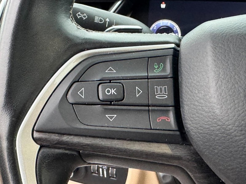 Jeep Grand Cherokee L Vehicle Full-screen Gallery Image 19