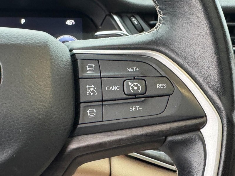 Jeep Grand Cherokee L Vehicle Full-screen Gallery Image 20