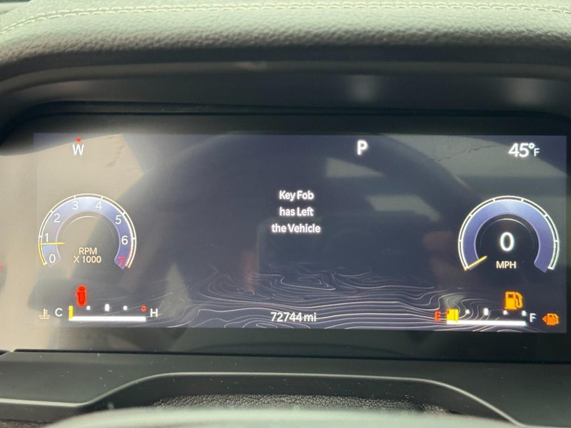 Jeep Grand Cherokee L Vehicle Full-screen Gallery Image 21