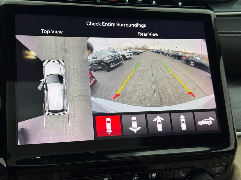 Jeep Grand Cherokee L Vehicle Full-screen Gallery Image 23