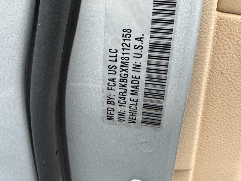 Jeep Grand Cherokee L Vehicle Full-screen Gallery Image 27