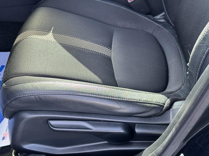 Honda Civic Sedan Vehicle Full-screen Gallery Image 22