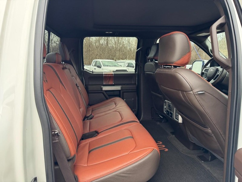 Ford F-150 Vehicle Full-screen Gallery Image 10