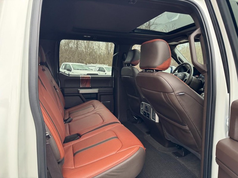 Ford F-150 Vehicle Full-screen Gallery Image 11