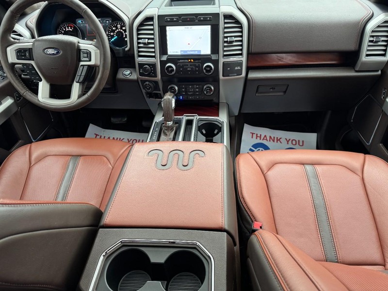 Ford F-150 Vehicle Full-screen Gallery Image 12