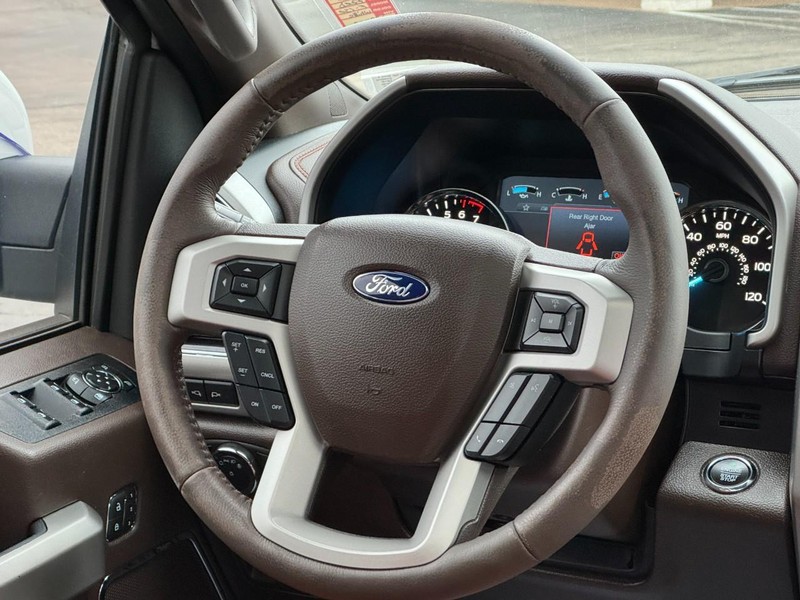 Ford F-150 Vehicle Full-screen Gallery Image 13
