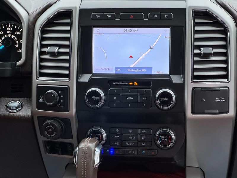 Ford F-150 Vehicle Full-screen Gallery Image 14