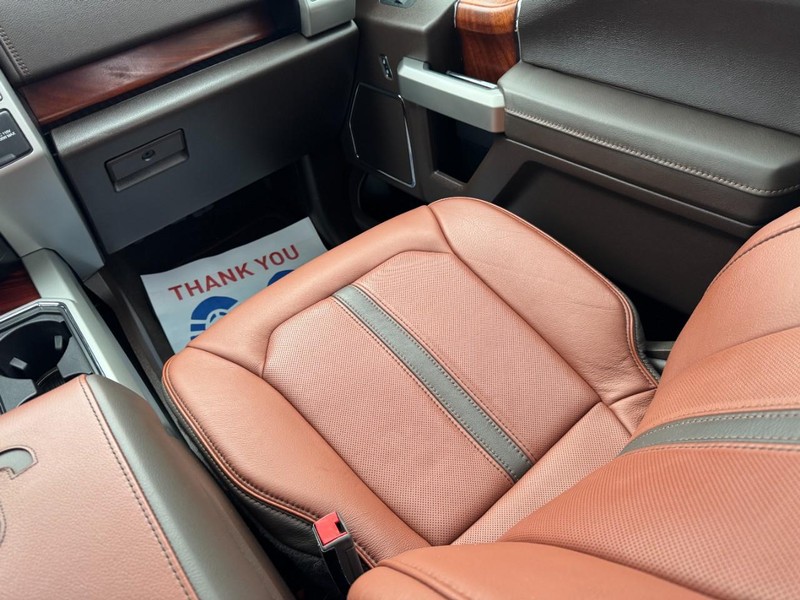 Ford F-150 Vehicle Full-screen Gallery Image 16