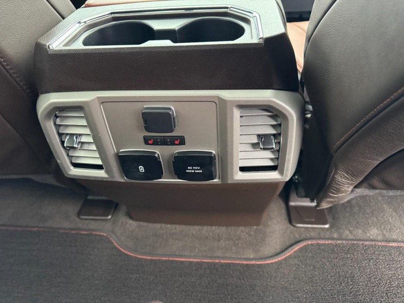 Ford F-150 Vehicle Full-screen Gallery Image 17