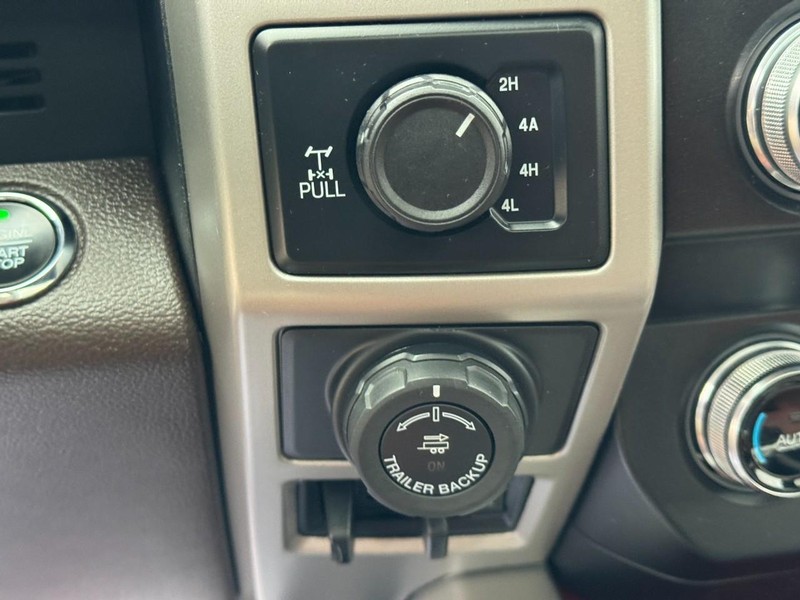 Ford F-150 Vehicle Full-screen Gallery Image 24