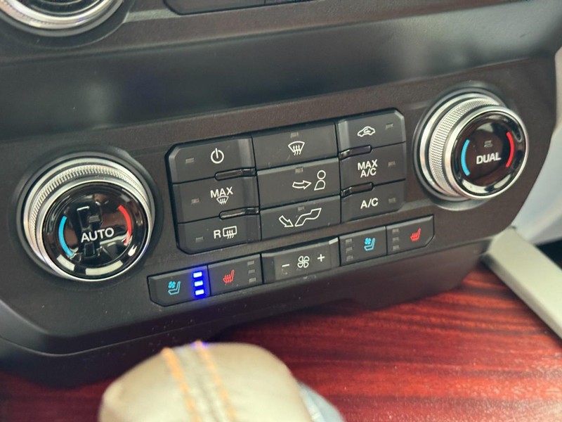 Ford F-150 Vehicle Full-screen Gallery Image 25