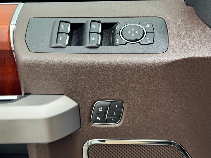 Ford F-150 Vehicle Full-screen Gallery Image 26