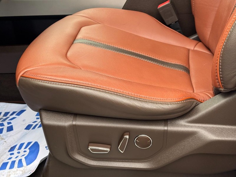 Ford F-150 Vehicle Full-screen Gallery Image 28