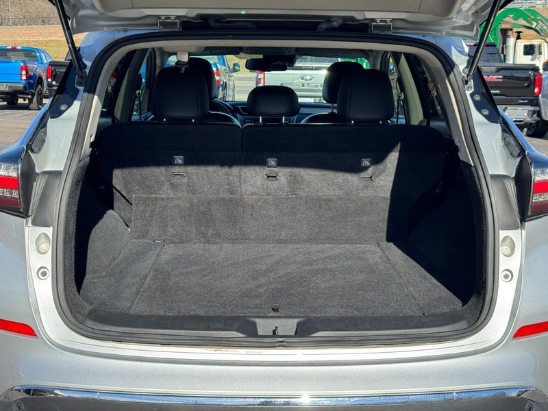 Nissan Murano Vehicle Full-screen Gallery Image 04