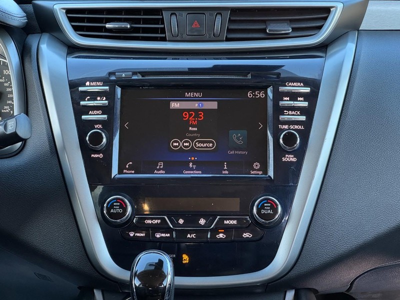 Nissan Murano Vehicle Full-screen Gallery Image 13