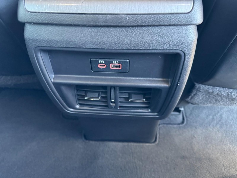 Nissan Murano Vehicle Full-screen Gallery Image 16