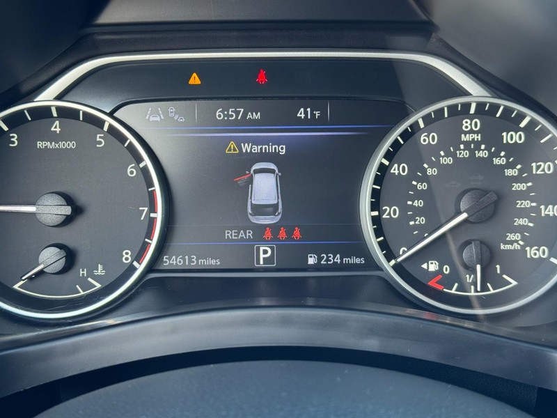 Nissan Murano Vehicle Full-screen Gallery Image 20