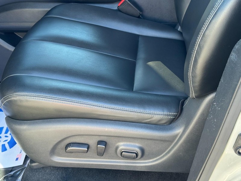 Nissan Murano Vehicle Full-screen Gallery Image 24