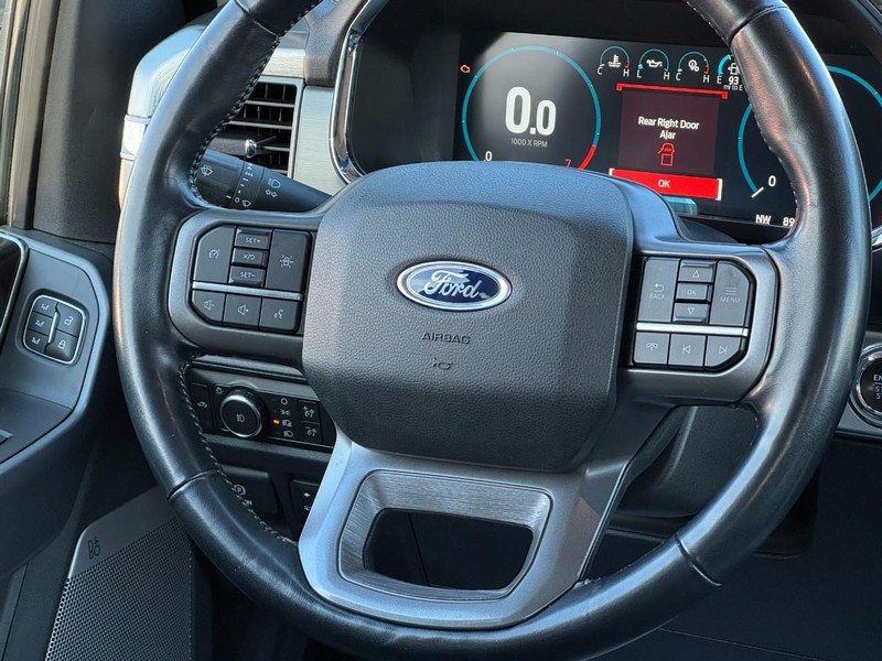 Ford F-150 Vehicle Full-screen Gallery Image 12