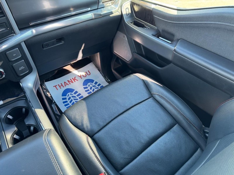 Ford F-150 Vehicle Full-screen Gallery Image 15