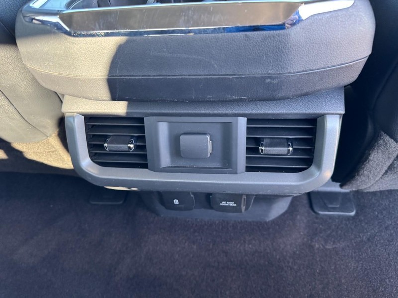 Ford F-150 Vehicle Full-screen Gallery Image 16