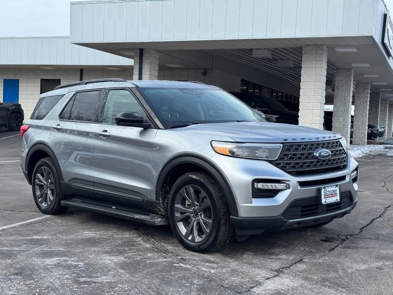 Ford Explorer Vehicle Full-screen Gallery Image 02