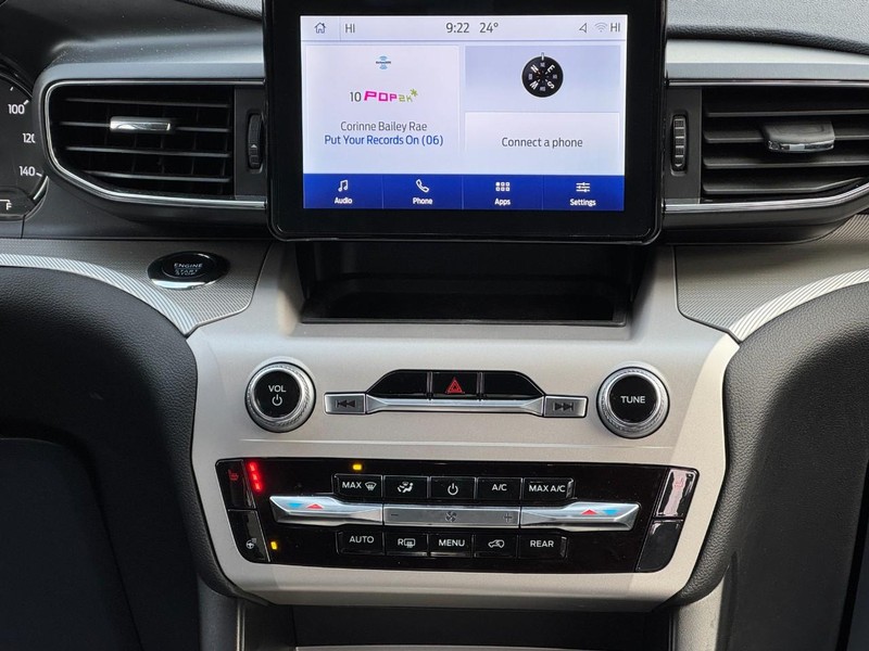 Ford Explorer Vehicle Full-screen Gallery Image 14