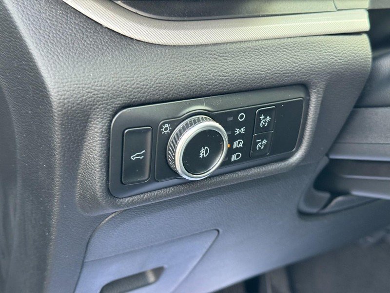 Ford Explorer Vehicle Full-screen Gallery Image 19