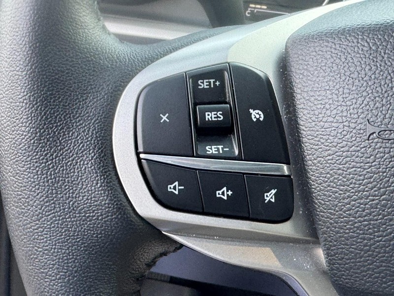 Ford Explorer Vehicle Full-screen Gallery Image 20