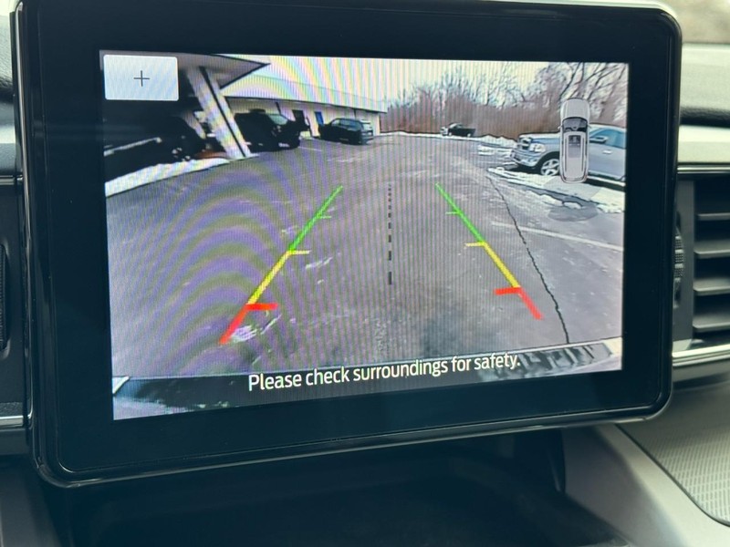 Ford Explorer Vehicle Full-screen Gallery Image 24