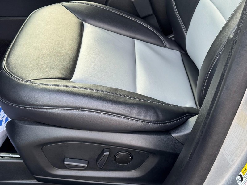 Ford Explorer Vehicle Full-screen Gallery Image 26