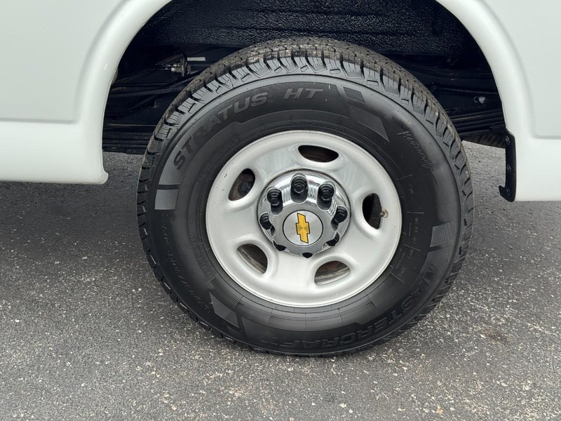 Chevrolet Express Passenger Vehicle Full-screen Gallery Image 07