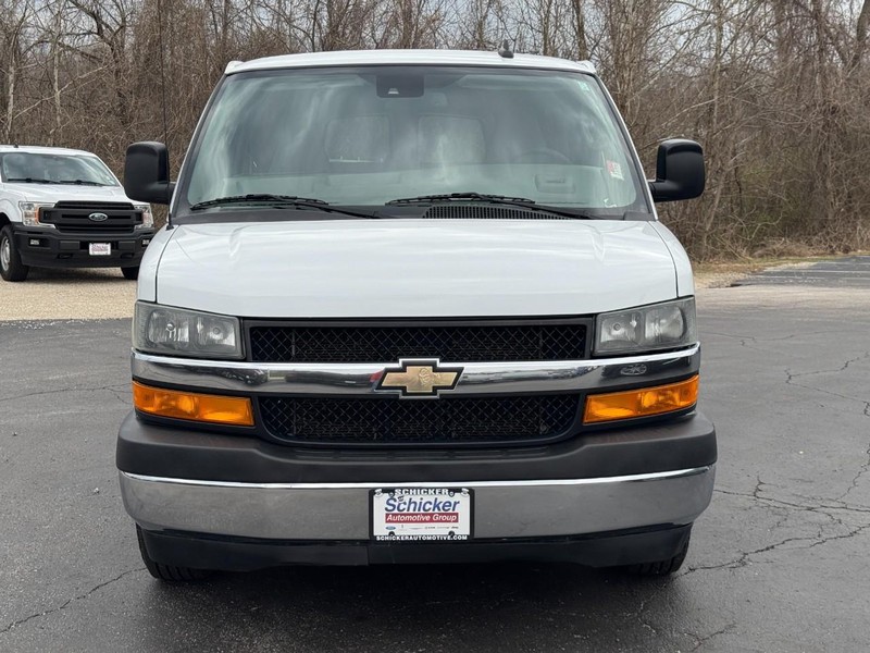 Chevrolet Express Passenger Vehicle Full-screen Gallery Image 09