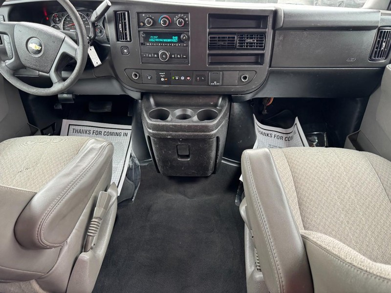 Chevrolet Express Passenger Vehicle Full-screen Gallery Image 12