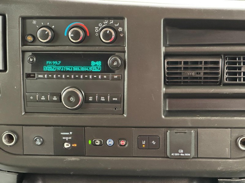 Chevrolet Express Passenger Vehicle Full-screen Gallery Image 14