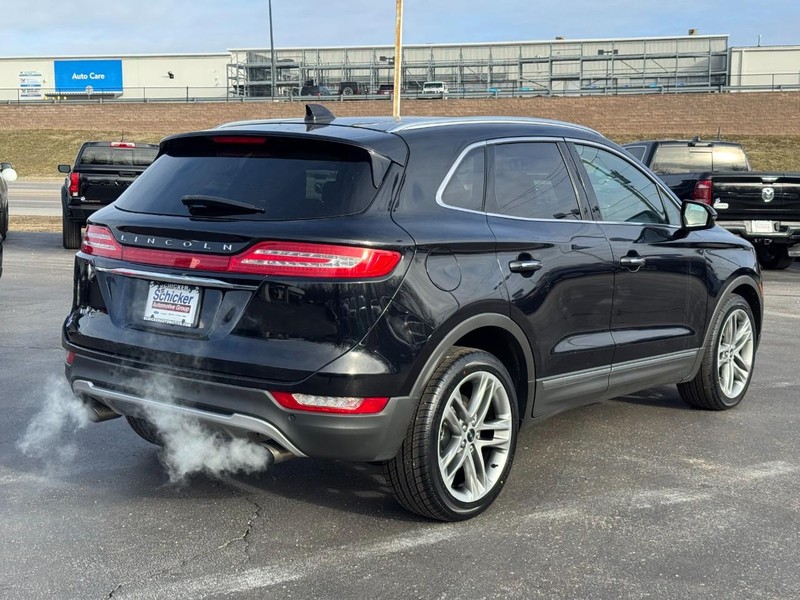 Lincoln MKC Vehicle Full-screen Gallery Image 03