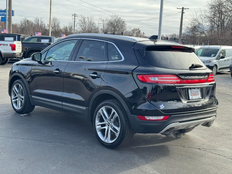 Lincoln MKC Vehicle Full-screen Gallery Image 06