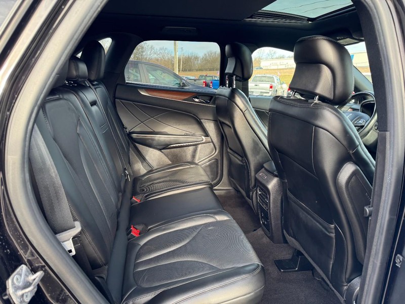 Lincoln MKC Vehicle Full-screen Gallery Image 10