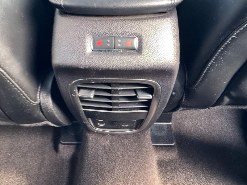 Lincoln MKC Vehicle Full-screen Gallery Image 16