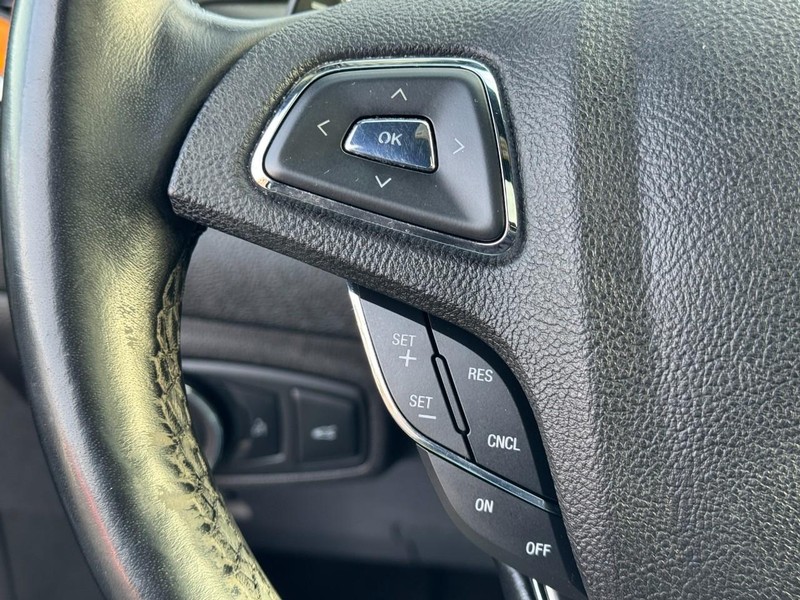 Lincoln MKC Vehicle Full-screen Gallery Image 18