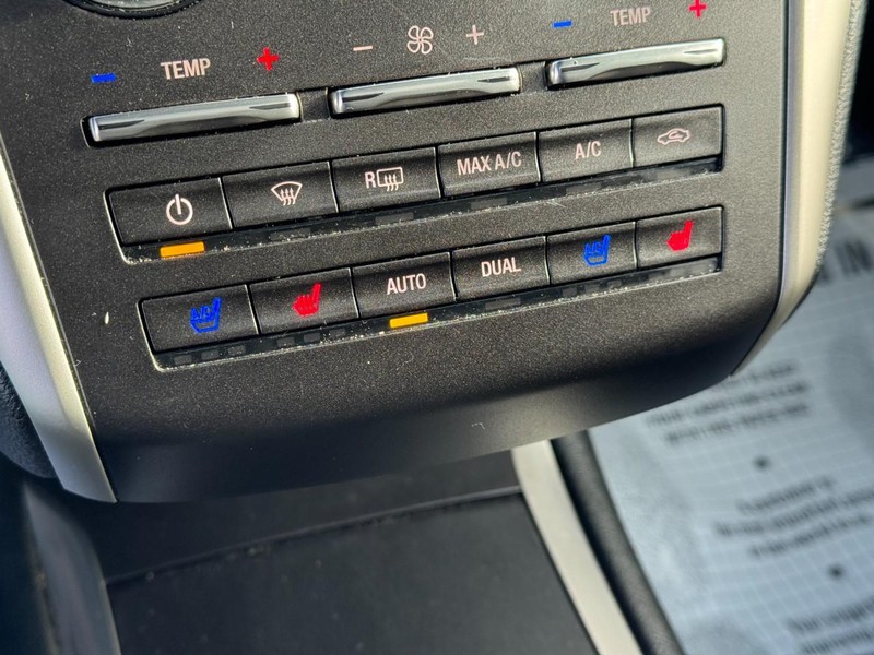 Lincoln MKC Vehicle Full-screen Gallery Image 23